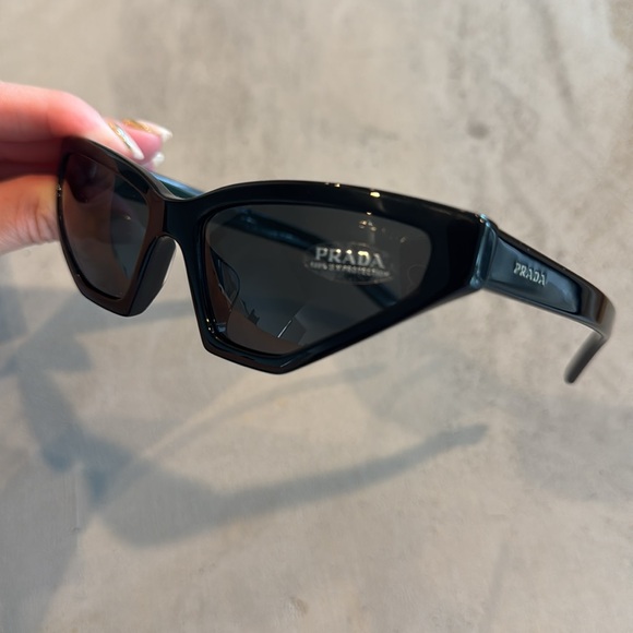 NWT PRADA BUTTERFLY 57MM CAT EYE BLACK SUNGLASSES - Picture 1 of 16